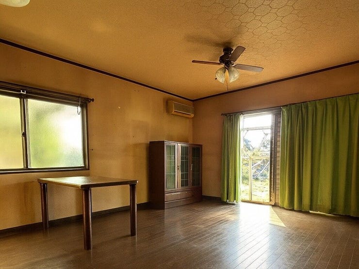 リビングは2面採光につき一家団欒の空間に明るい陽射しが差し込みます♪
※画像はAI加工により荷物等を消去しています。