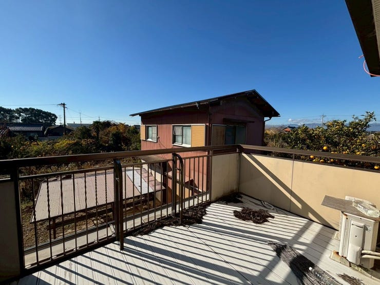 背の高い建物がないため、2階建てでも気持ちのいい青空が広がっており、毎日のお洗濯が快適になります♪