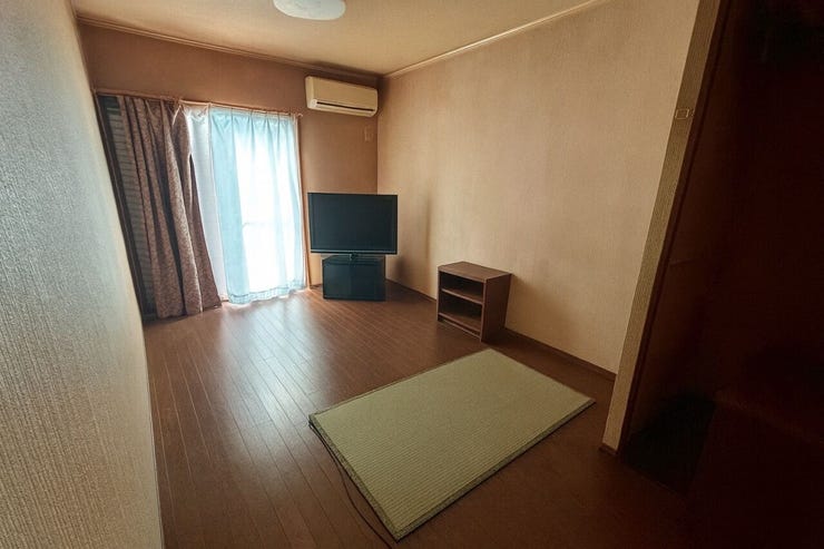 洋室は明るい陽射しが差し込みます♪
※画像はAI加工により荷物等を消去しています。