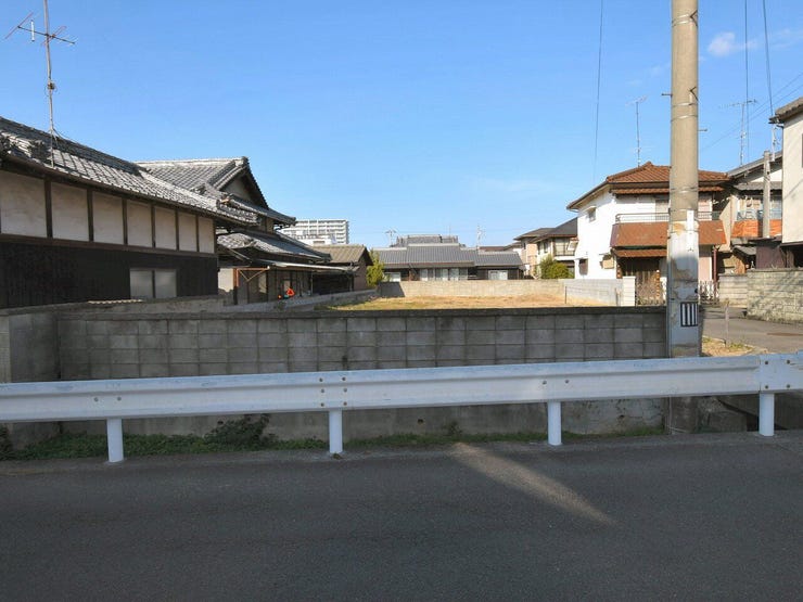 外観を南側より撮影