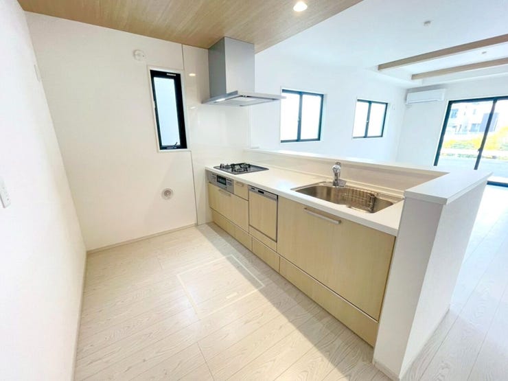 ■□2号棟■□
リビングの様子が見渡せるカウンターキッチンを採用