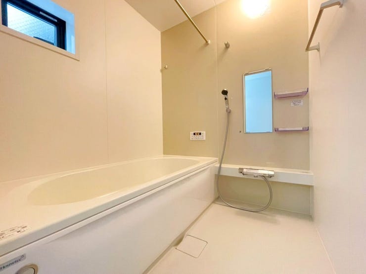 ■□2号棟■□
シンプルで明るい雰囲気の浴室で、ほっと一息つける空間です。