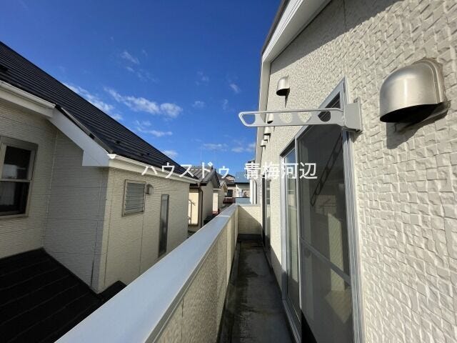 2階バルコニー:リビングからも、6帖和室のお部屋からも出入りのできるバルコニーです。