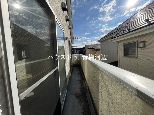 2階バルコニー:広めのバルコニーなのでご家族のお洗濯もスッキリと片付きます。