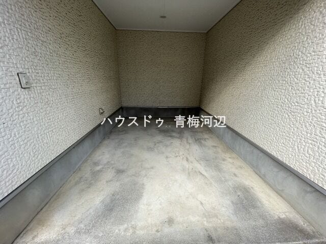 駐車場:普通車1台駐車することが出来ます。