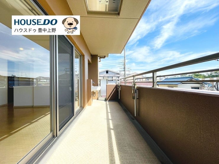 南向きでかなり広めのバルコニー。
テーブル、椅子を置いてテラスアレンジも可能なスペース幅です!