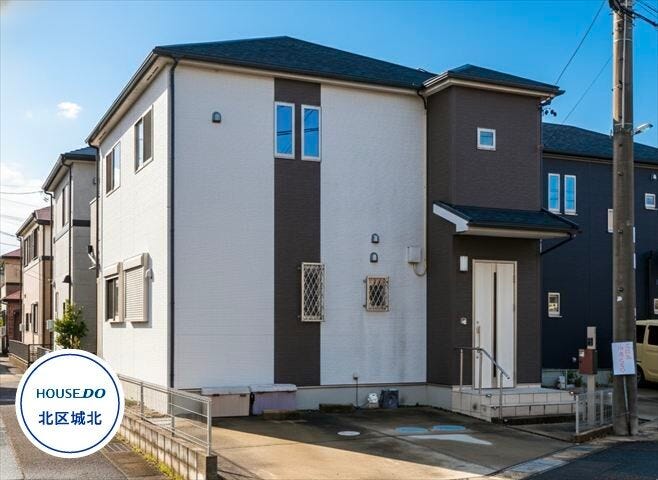 【外観】
太陽光発電搭載の築浅4LDK+WIC。駐車2台可能。人気の師勝東小・師勝中エリアです。