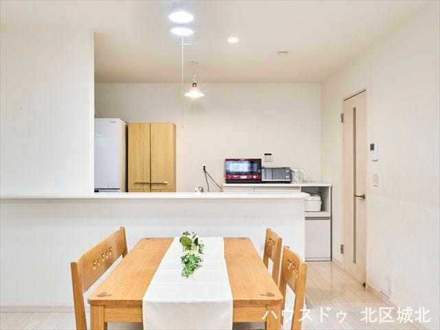 対面キッチンのあるLDK。お料理をしながらダイニングやリビングを見渡せ、家族の会話が自然と弾みます。