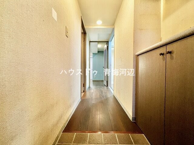 廊下:廊下との段差がなく、つまづかずに靴を履いたり脱いだりできます。