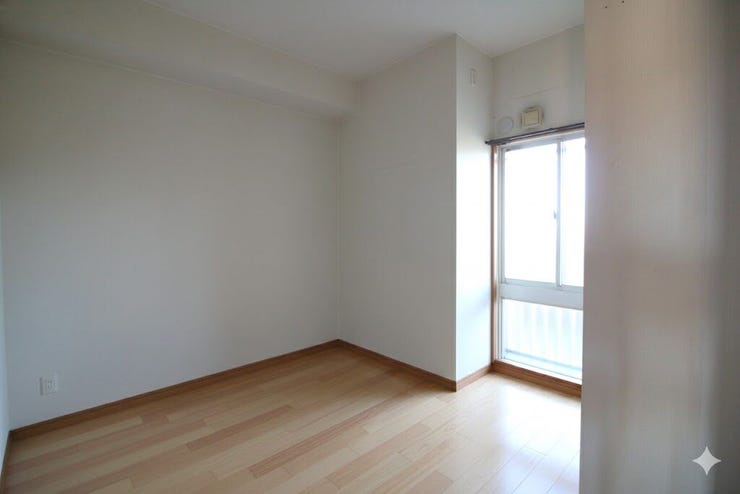 *4.4帖洋室リフォームイメージ*
お子様のお部屋や、趣味のお部屋、書斎など、様々な用途でお使いいただけそうです。
(CG加工のため、現況とは異なります)