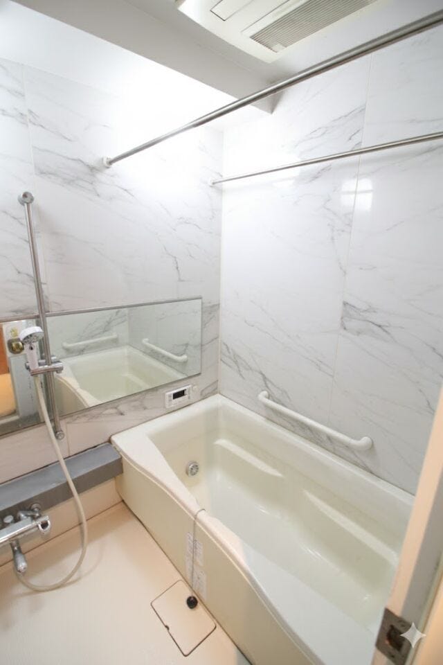 *リフォームイメージ*
追焚機能付きで、いつでも温かいお風呂に入ることができます。
1日の疲れもしっかりと癒すことができますね。
(CG加工のため、現況とは異なります)