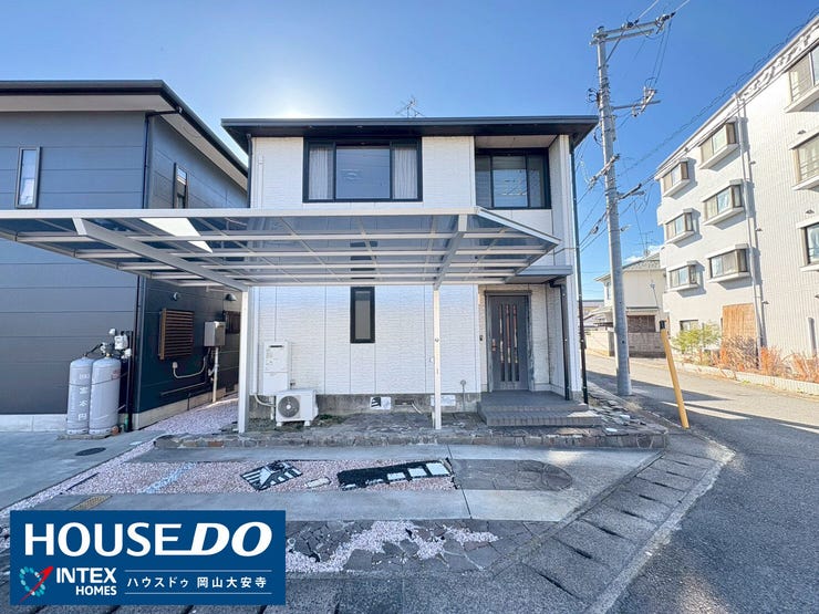 【外観】
【4LDK+2S・並列2台駐車可!市街地も遠方もスムーズな好アクセス立地】
市街地へのアクセスはもちろん、遠方への移動も非常にスムーズです!お仕事などで移動が多いご家族に大変オススメ