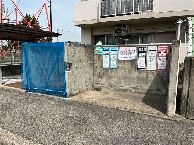 マンション南西側にあるゴミ置き場です。