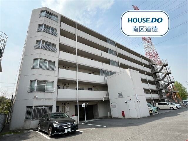 小学校まで徒歩約6分、中学校まで徒歩約15分、総合病院の「だいどうクリニック」まで徒歩約7分の距離にあります。