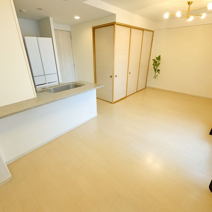 柔らかい色を基調とした室内は明るく広く感じられる空間に☆
※家具消しの修正を行っております。