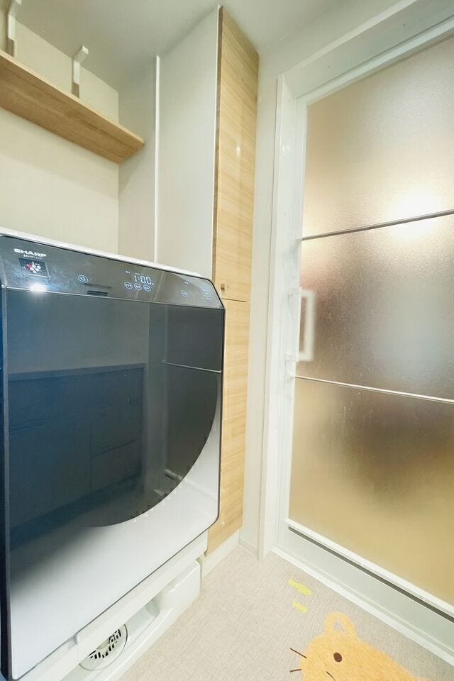 大き目の洗濯機も置けるのが嬉しい脱衣洗面スペース♪
※小物消しの修正を行っています。