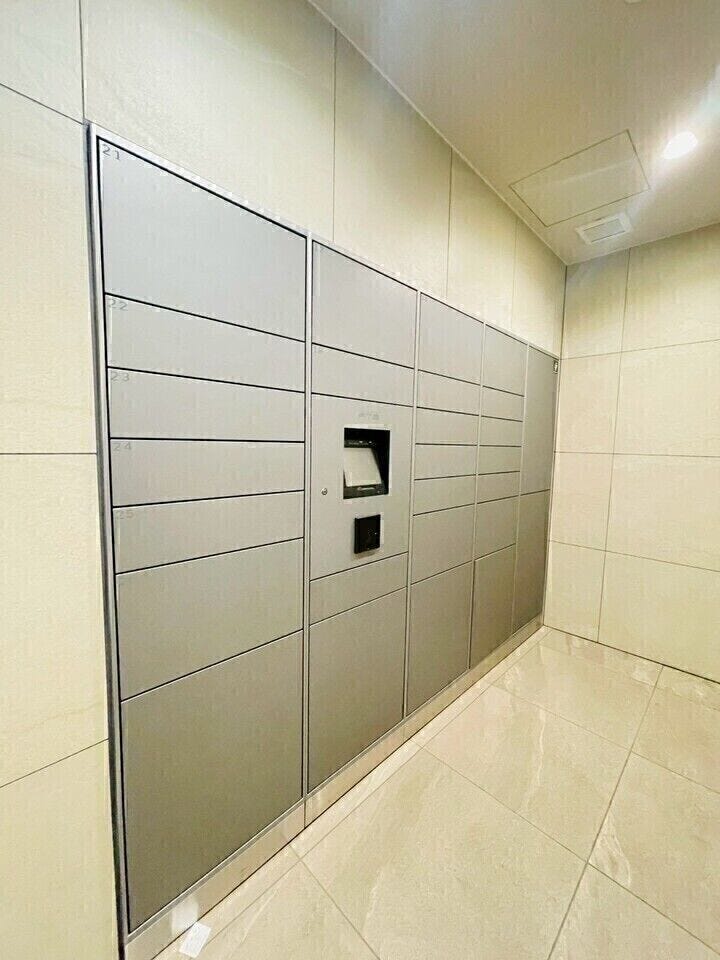 宅配ボックスもあり、不在時の荷物受け取りも楽々☆