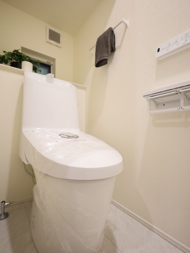 【同社施工例】1F・2Fの両方に温水洗浄便座付トイレがあり、忙しい朝もスムーズに。快適で使いやすい住まいを実現!