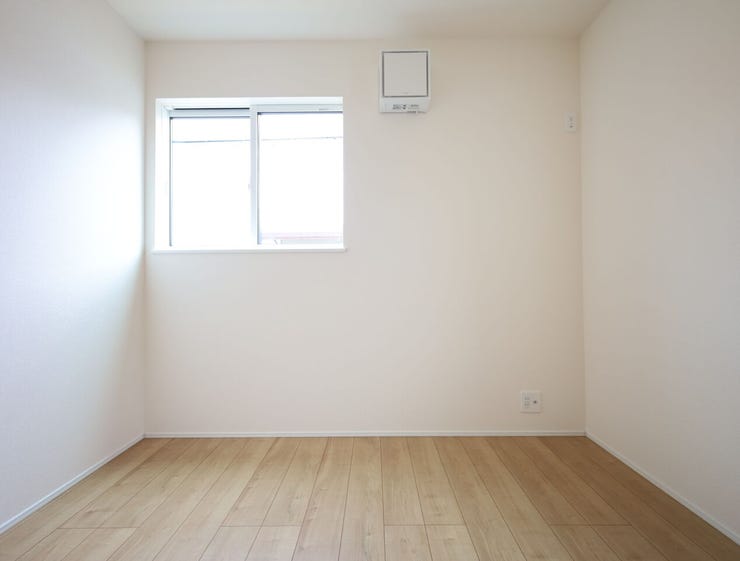 【同社施工例】お子様部屋としてお使いいただける洋室です。各洋室に収納スペースがございます。