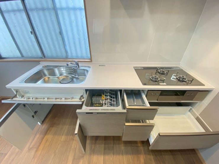 食洗器付きのシステムキッチン
収納もたっぷりございます!