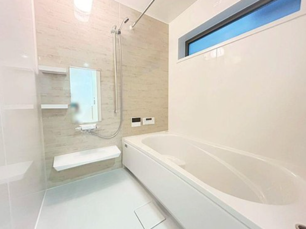 お風呂は浴室乾燥機付きです。雨の日のお洗濯でも大丈夫!