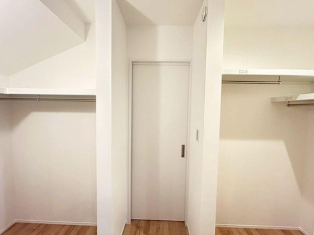 ご家族みなさんでお使いいただける収納スペースです。たくさんしまえて出し入れもラクラク♪