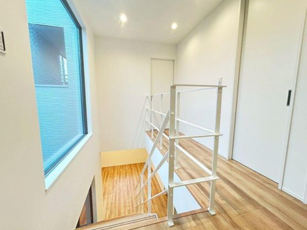 明るく開放感のある階段です。手すりもついているので安心して上り下りができます。