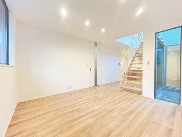 広々とした明るいリビングです。ご家族みなさんで楽しいひとときを♪