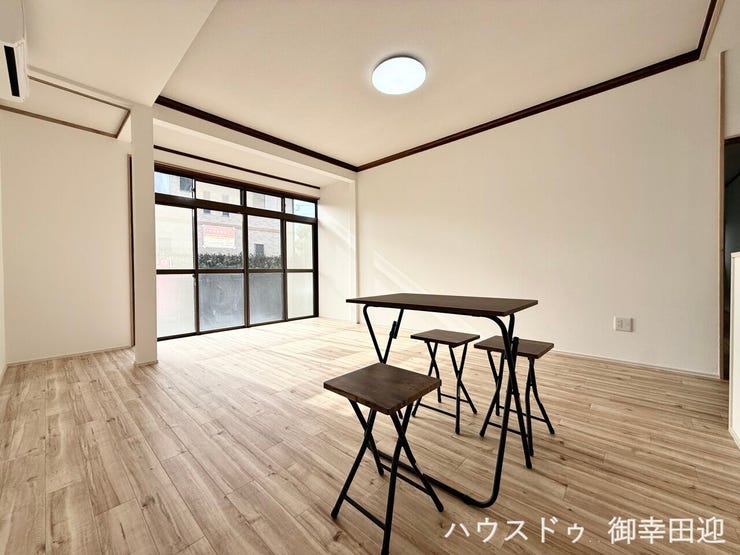 ■□■安らぎと笑顔の中心地■□■陽光が優しく降り注ぎ、会話が自然と弾む。ここでは、毎日が特別な時間へと変わります