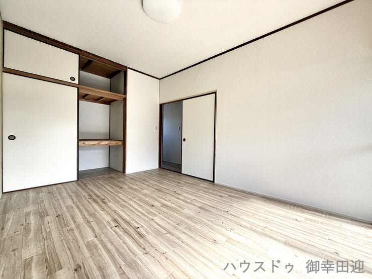 ■□■2階6帖洋室■□■寝室、書斎、趣味の部屋。家族の成長やライフスタイルに合わせ、様々な使い方ができる快適な空間です