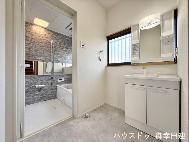 ■□■清々しいリフレッシュ空間■□■自分を磨き、気持ちを切り替える。心地よい光が差し込むプライベートスペース