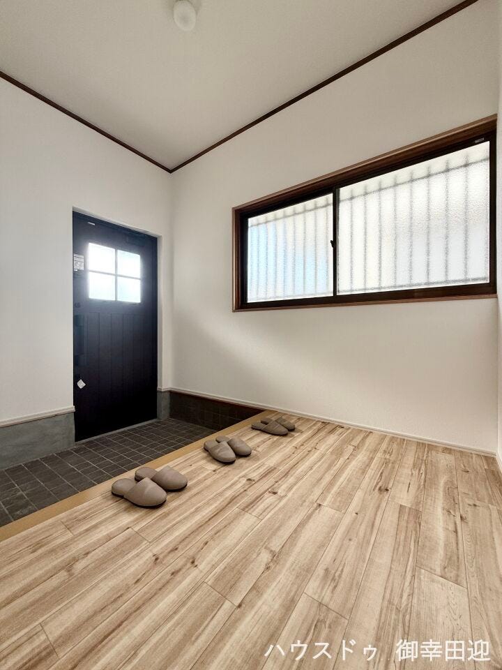 ■□■「ただいま」の安堵をくれる場所■□■訪れる人を迎え入れ、帰るたびにホッと一息つける、明るく機能的なエントランス