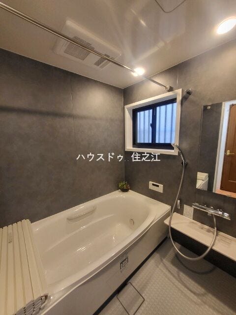 一日の疲れを癒すバスルーム。生活時間の違う家族に嬉しい追炊き機能付きです