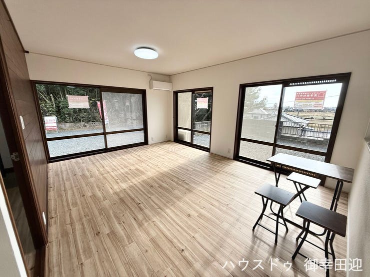 ■□■安らぎと笑顔の中心地■□■陽光が優しく降り注ぎ、会話が自然と弾む。ここでは、毎日が特別な時間へと変わります。