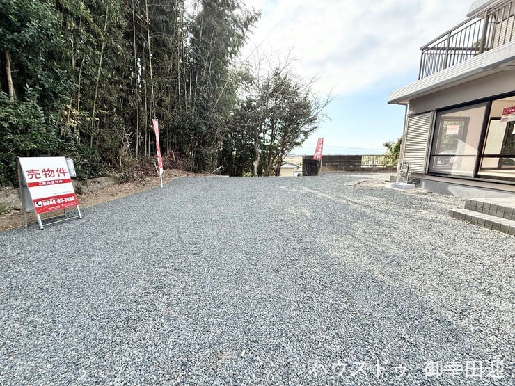 ■□■車と趣味の幅が広がる場所■□■単なる駐車スペースではない、洗車やタイヤ交換、DIYにも使える多目的な屋外スペースです。