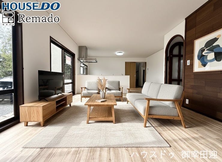 【リビング】
■□■家族の笑顔が集う、安らぎとくつろぎの中心地■□■お気に入りの家具を迎え、窓からは心地の良い光が差し込みます。※CGで家具を配置しています。