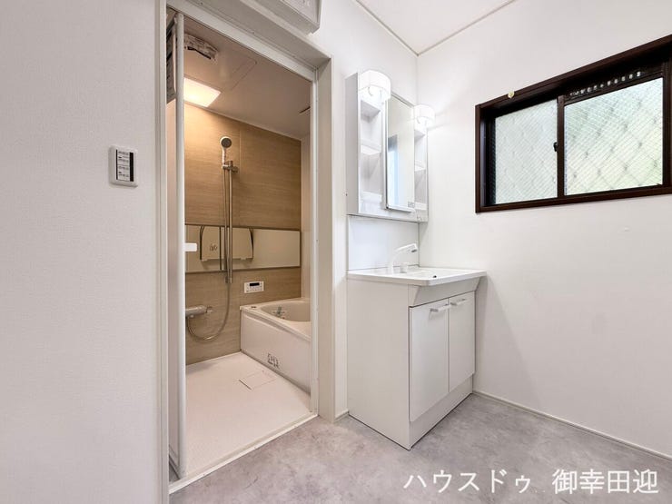 ■□■清々しいリフレッシュ空間■□■自分を磨き、気持ちを切り替える。心地よい光が差し込むプライベートスペース。