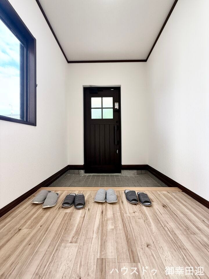 ■□■「ただいま」の安堵をくれる場所■□■訪れる人を迎え入れ、帰るたびにホッと一息つける、明るく機能的なエントランス。