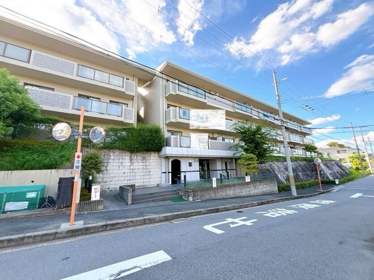 【外観】
「菖蒲池駅」より徒歩約6分の立地◎