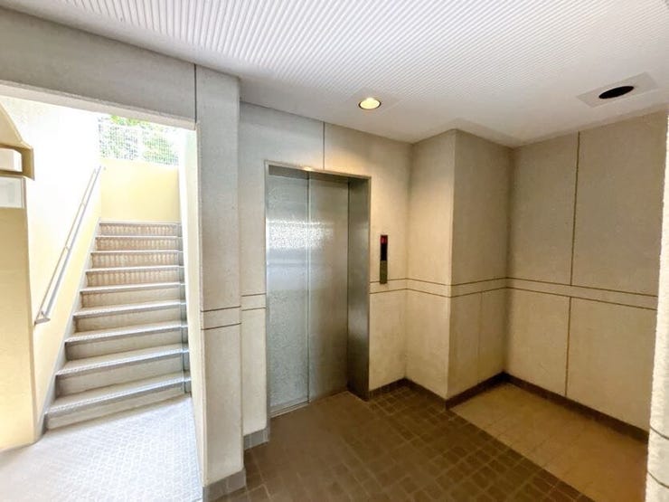 エレベーター付のマンションです。