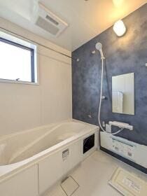 【同社施工例】
小さなお子さんとお風呂に入ってもゆとりがありそうな広い洗い場が魅力です