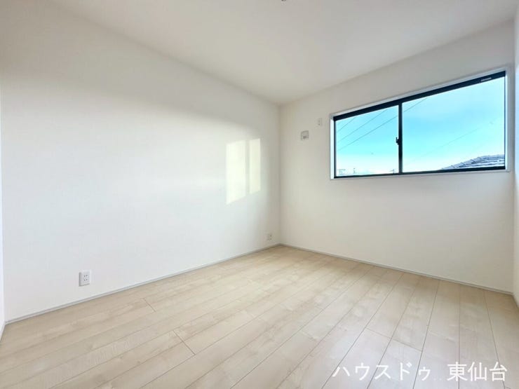 採光も確保しつつ家具のレイアウトもしやすいお部屋です♪