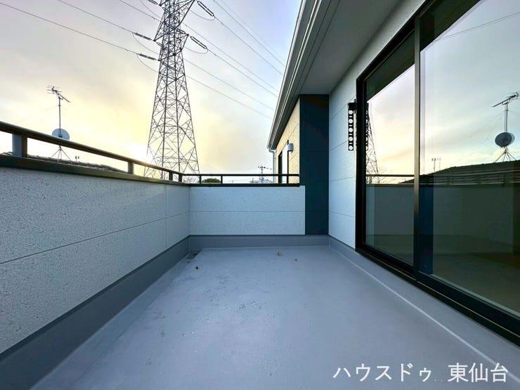 みんなのお布団も一気にお日様にあてられるバルコニーです♪