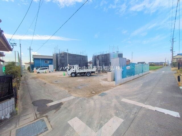 車がスピードを出しにくいため、交通事故のリスクが低減されます。歩行者や自転車が安全に通行しやすい環境です。