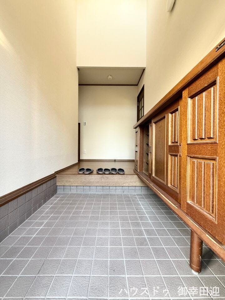 ■□■「しまう」が叶える、美しい玄関■□■大容量のシューズボックスがあることでいつも整理された、気持ちの良い「家の顔」を保てます。