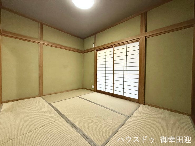 ■□■憩いと多用途の万能空間■□■ゲストをもてなし、昼寝や家事にも使える、畳のぬくもりが心地よい多目的スペース。