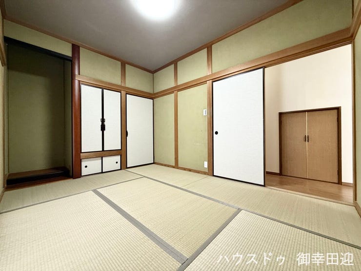 ■□■憩いと多用途の万能空間■□■ゲストをもてなし、昼寝や家事にも使える、畳のぬくもりが心地よい多目的スペース。