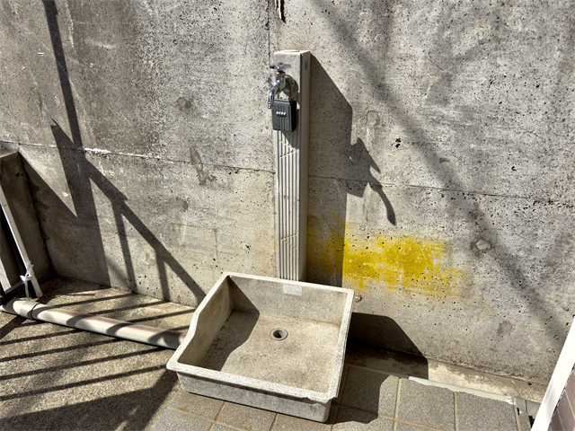 立水栓:洗車時、またペットの足洗い場として重宝します。