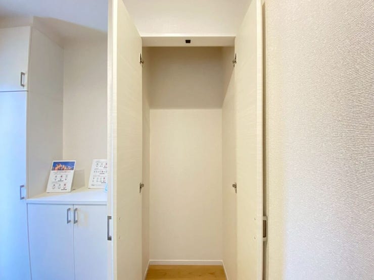 玄関横の収納