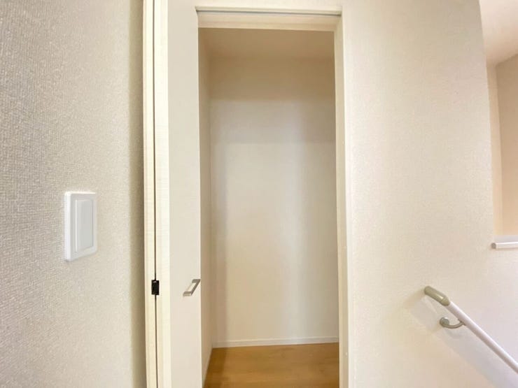 2F階段横の収納